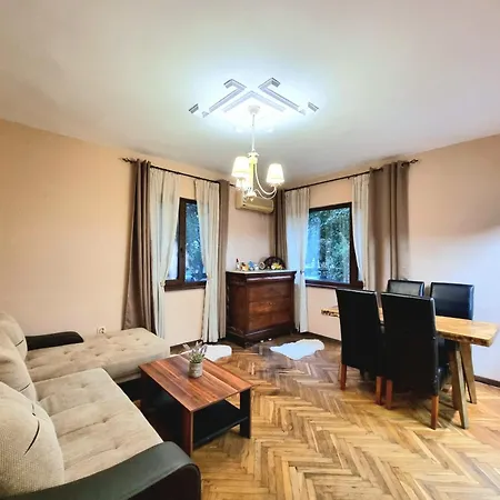 Nicky's - With Private Parking In Center Apartamento