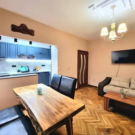 Nicky's - With Private Parking In Center Apartment *