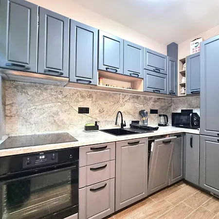 Nicky's - With Private Parking In Center Apartment *
