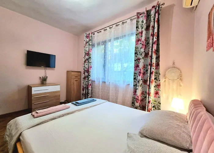 Апартамент Nicky's - With Private Parking In Center *