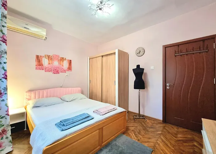 Апартамент Nicky's - With Private Parking In Center Бургас