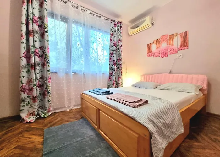 Nicky's - With Private Parking In Center Апартамент Бургас